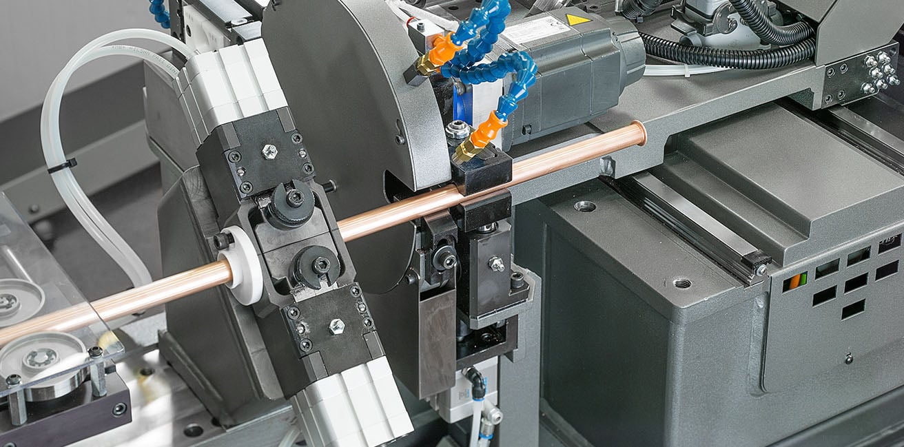 End-forming module for coil-fed tube sawing machine 